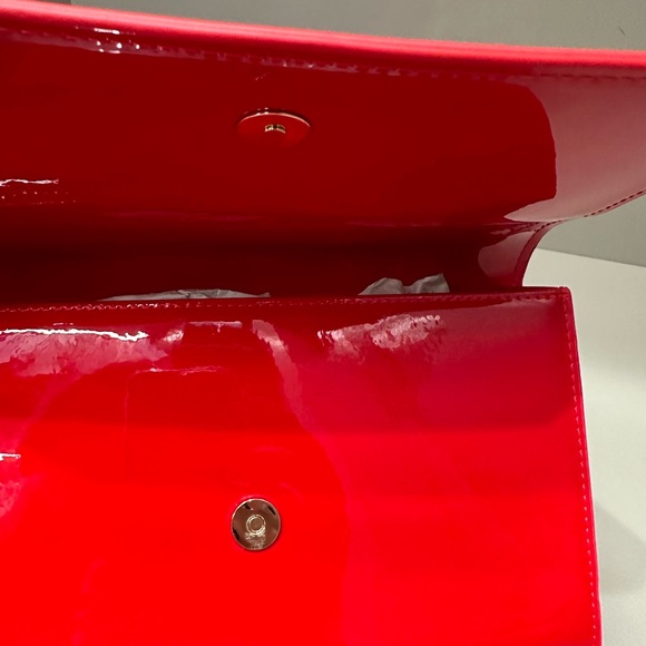 CHRISTIAN LOUBOUTIN SIGNATURE RED VINYL FAUX PATENT MAKEUP CLUTCH NWOT - Picture 6 of 15